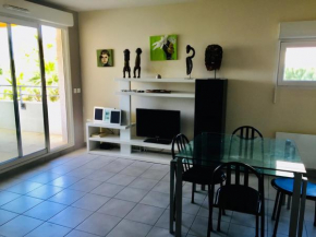 70m² avec Terrasse, 2 Chambres et Piscine à Sète - FR-1-472-157
